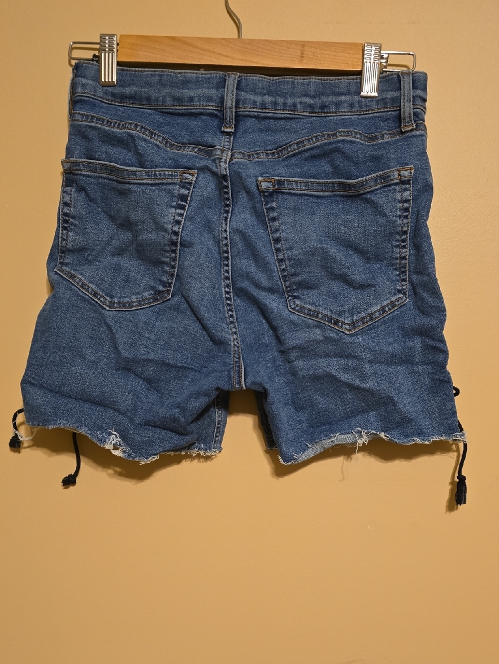 Topshop Moto Shorts Womens Size 10 JAMIE Light Wash Denim Jean Shorts Frayed-hem - Picture 5 of 10